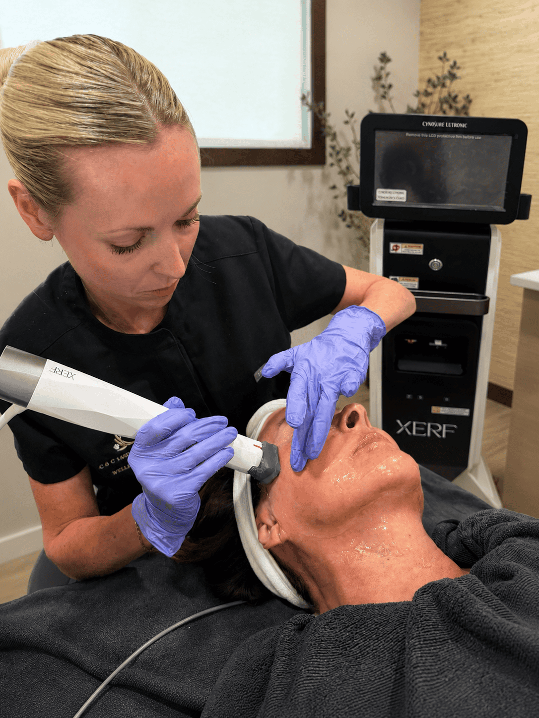 Callie using Xerf during a client treatment